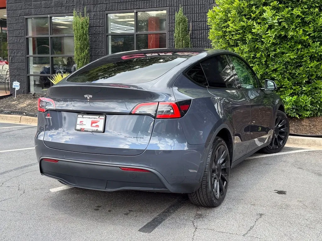 Tesla Model Y photo 11