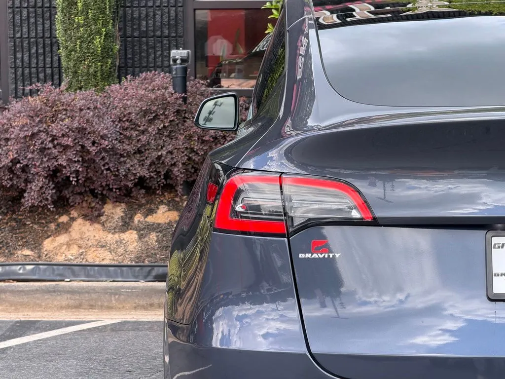Tesla Model Y photo 14