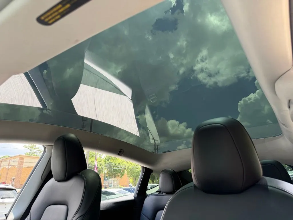 Tesla Model Y photo 46