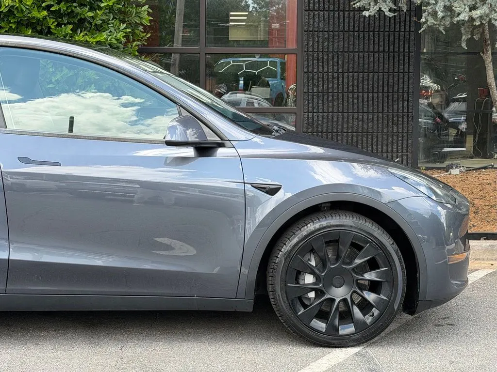 Tesla Model Y photo 20