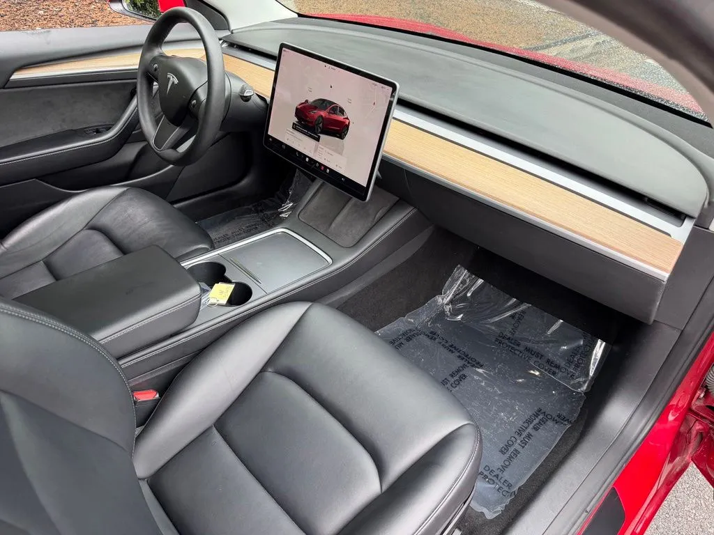 Tesla Model 3 photo 32