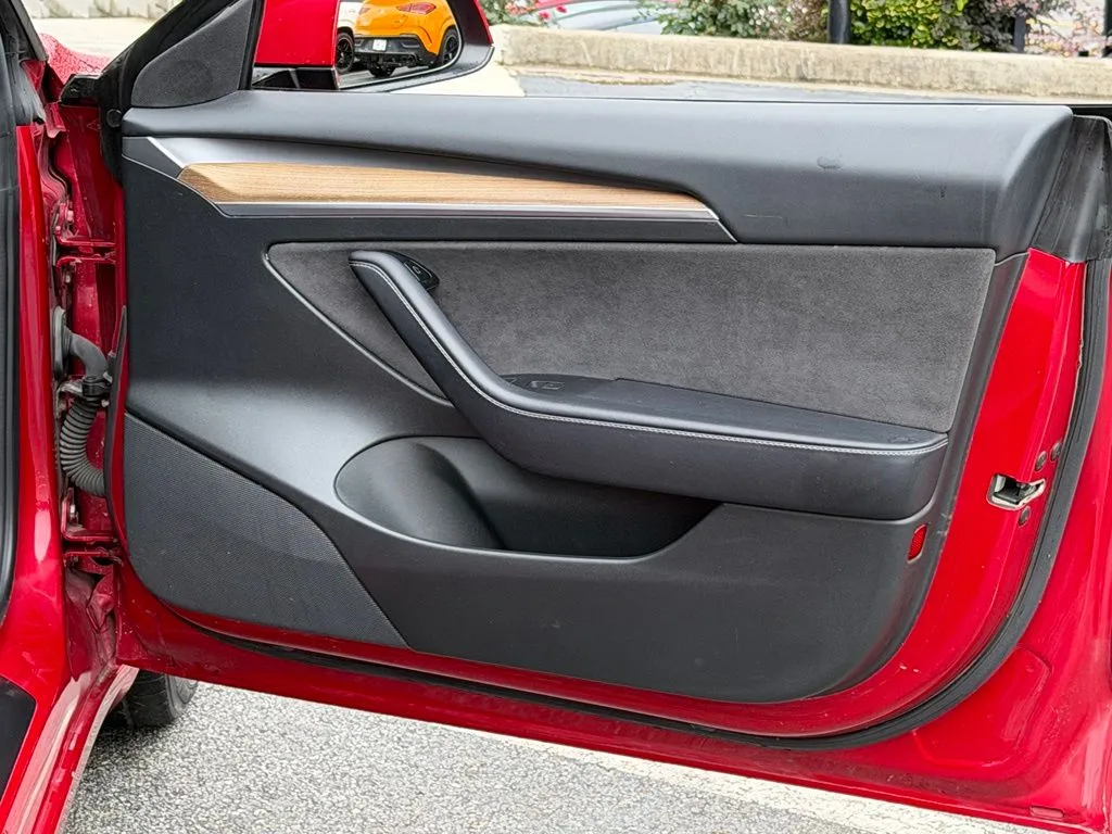 Tesla Model 3 photo 35
