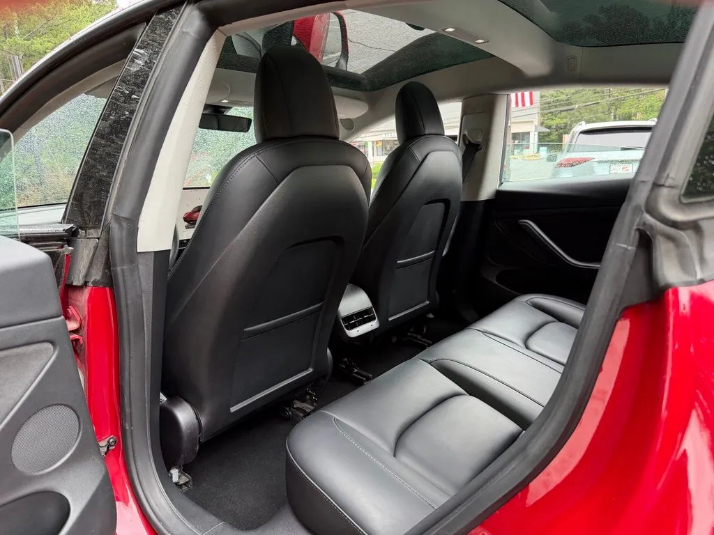 Tesla Model 3 photo 30