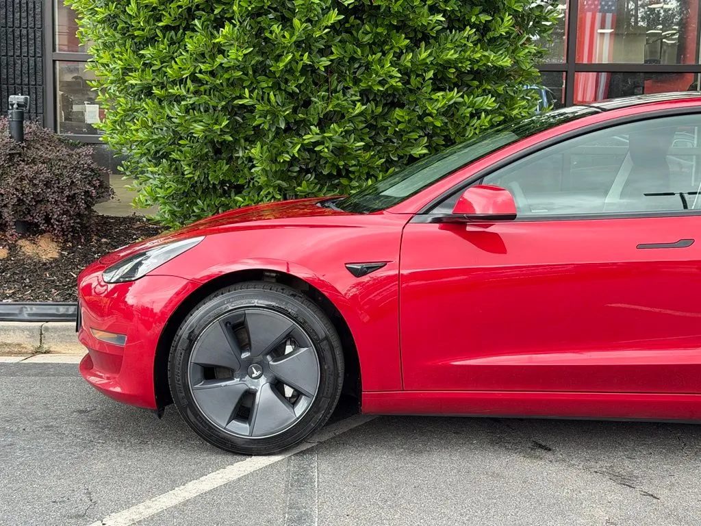 Tesla Model 3 photo 10