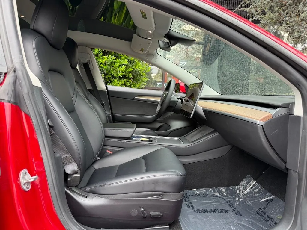 Tesla Model 3 photo 33