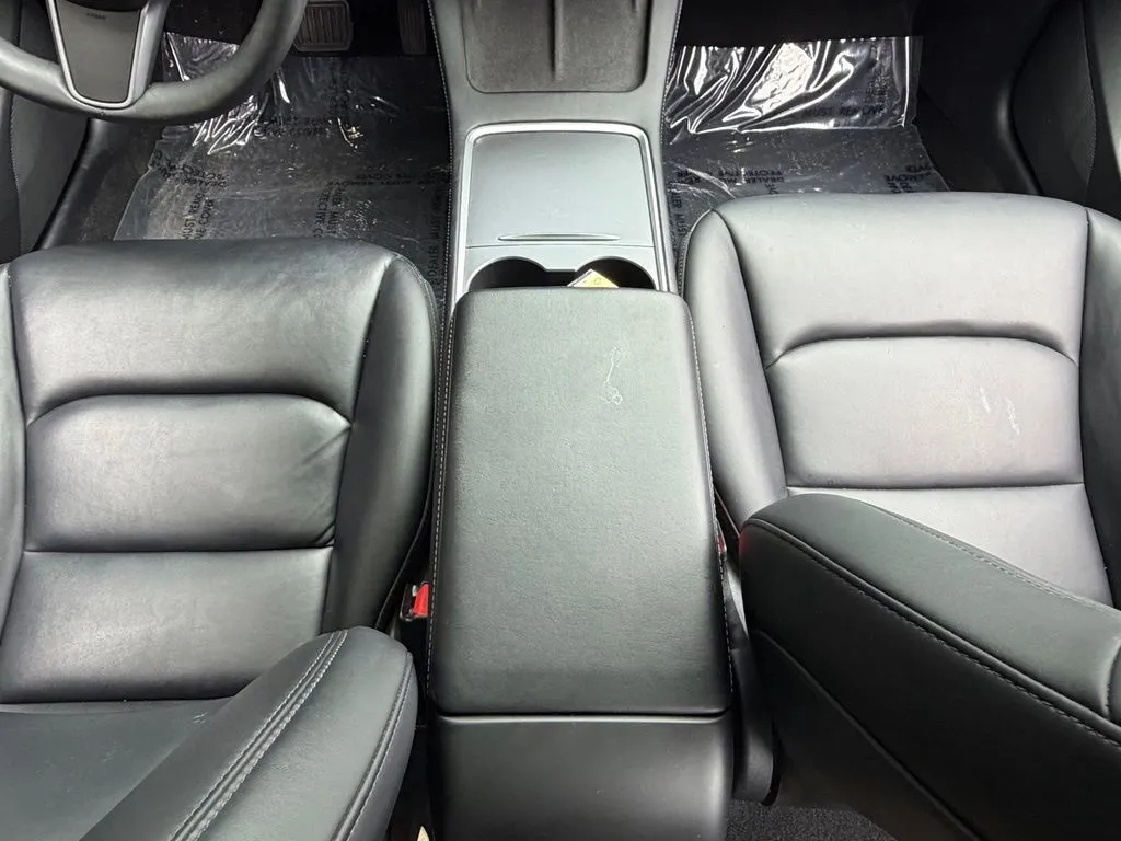Tesla Model 3 photo 46