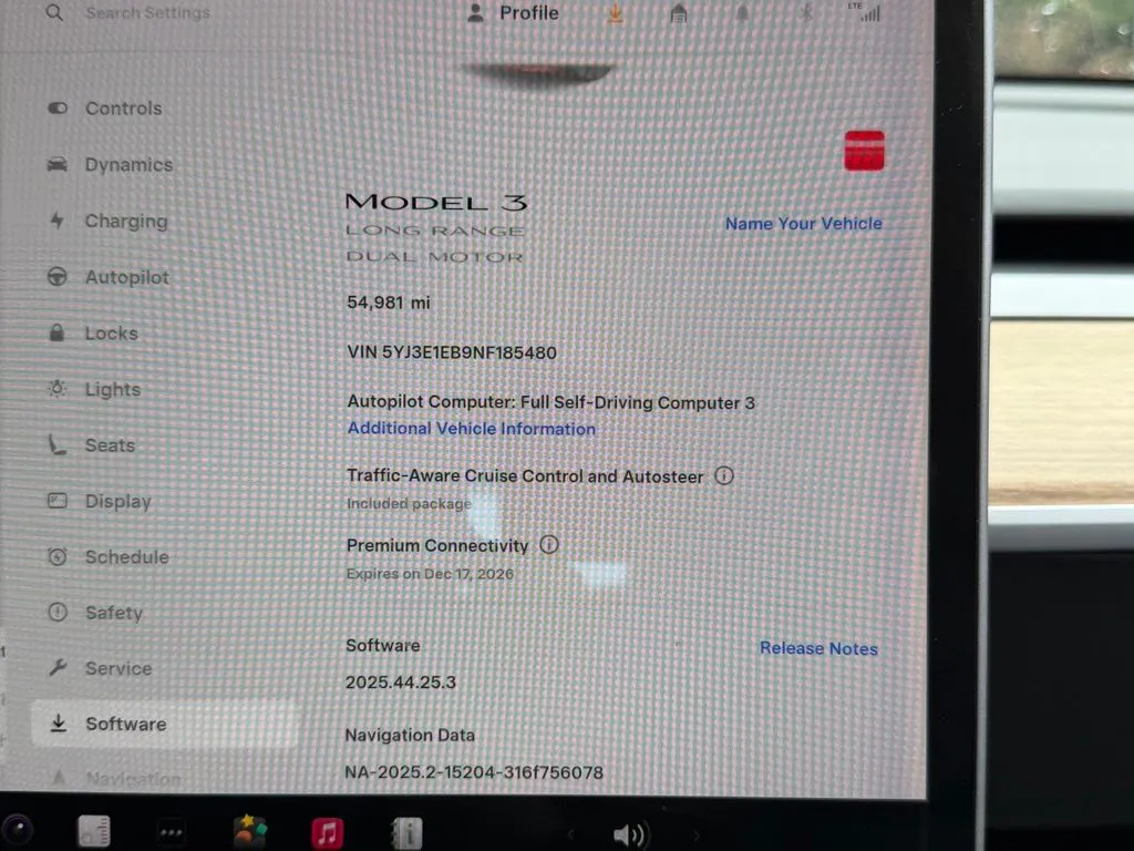 Tesla Model 3 photo 51