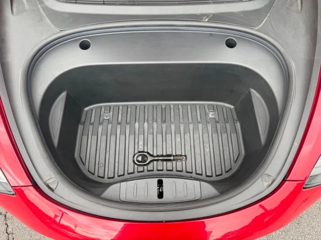 Tesla Model 3 photo 6