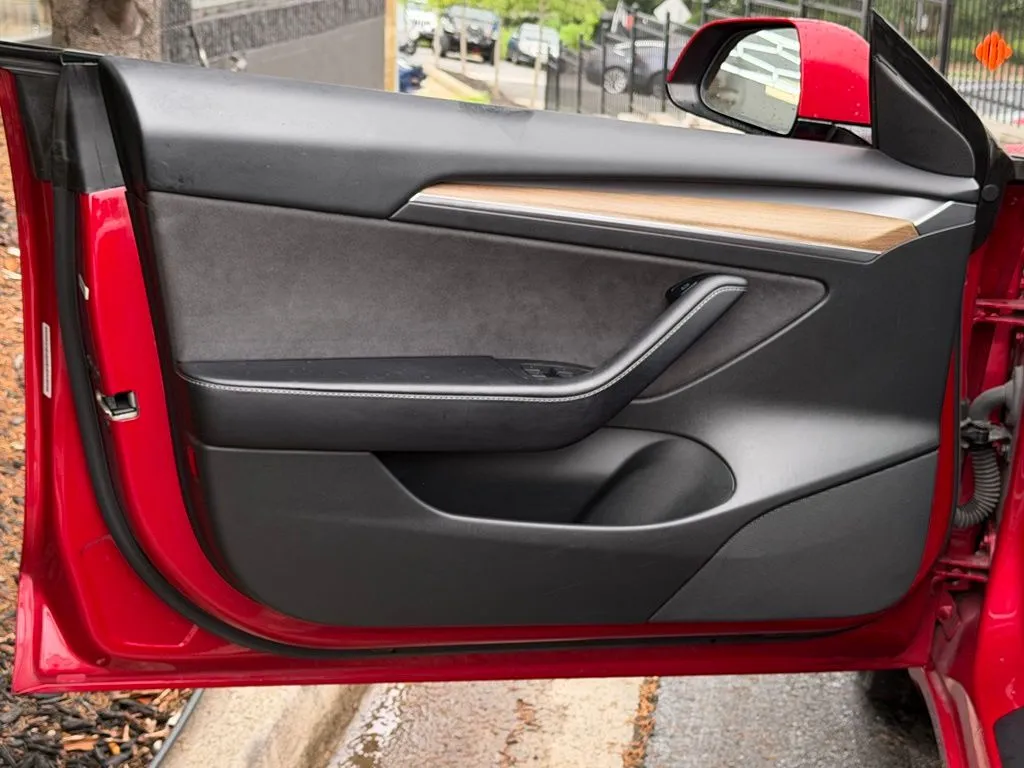 Tesla Model 3 photo 28