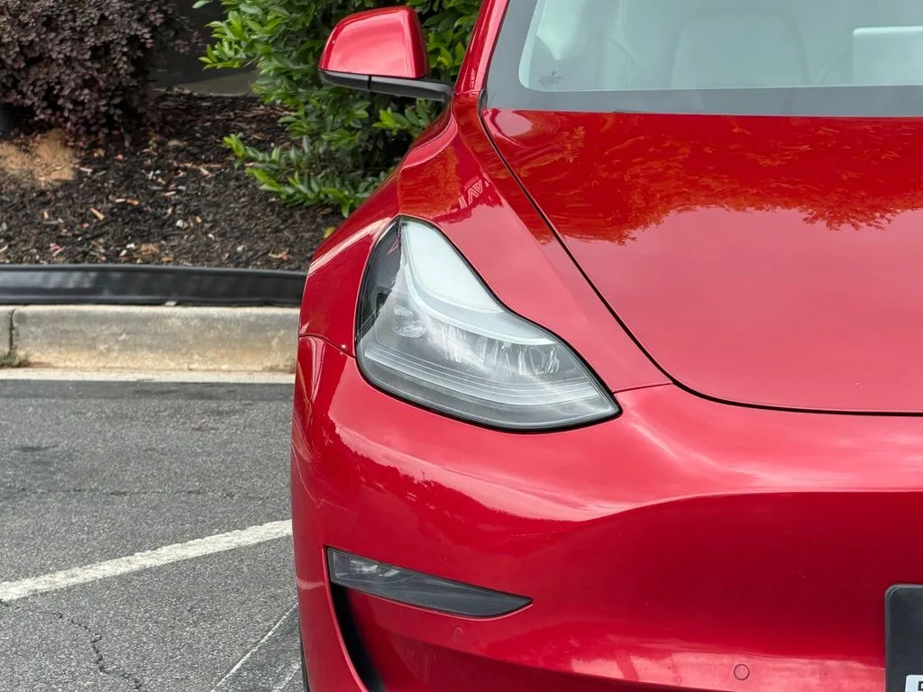 Tesla Model 3 photo 4