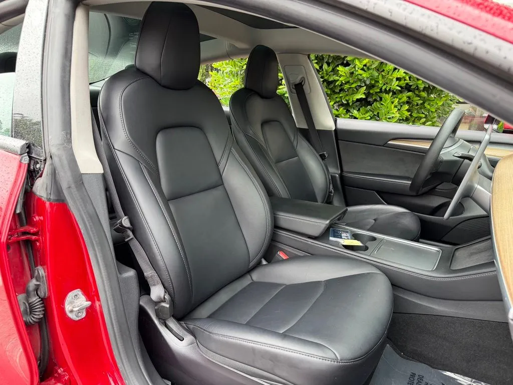 Tesla Model 3 photo 34