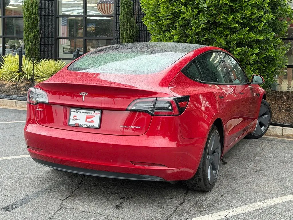 Tesla Model 3 photo 12