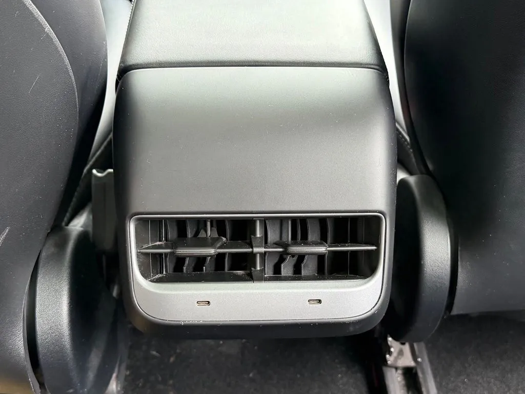 Tesla Model 3 photo 48