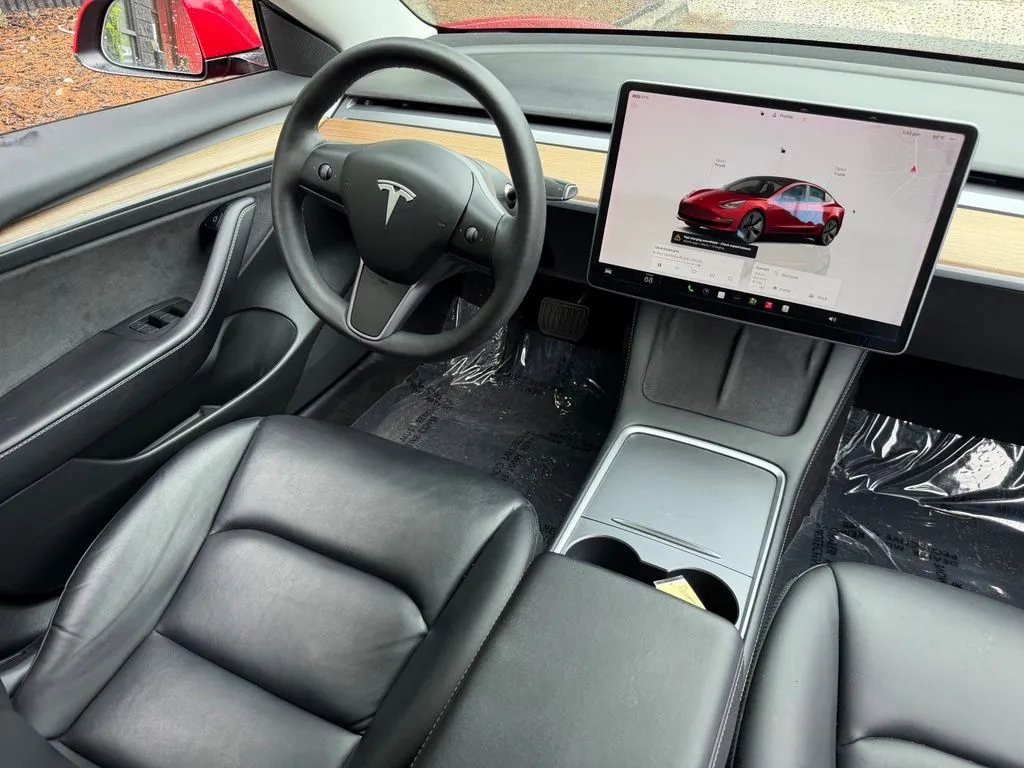 Tesla Model 3 photo 40