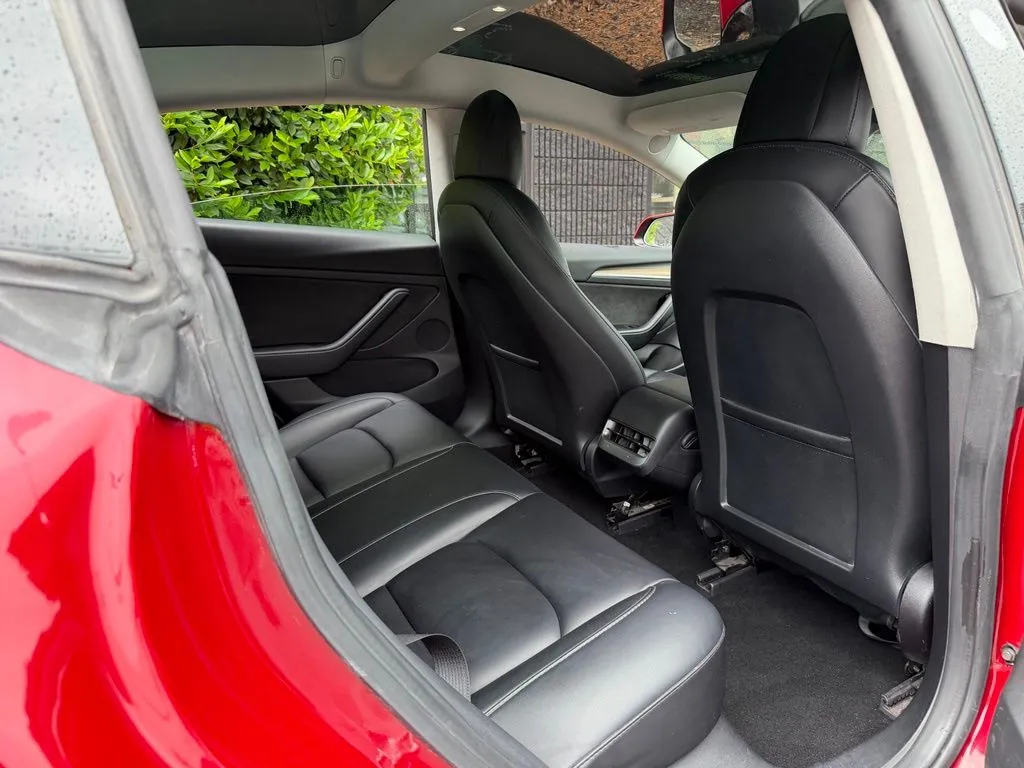 Tesla Model 3 photo 37