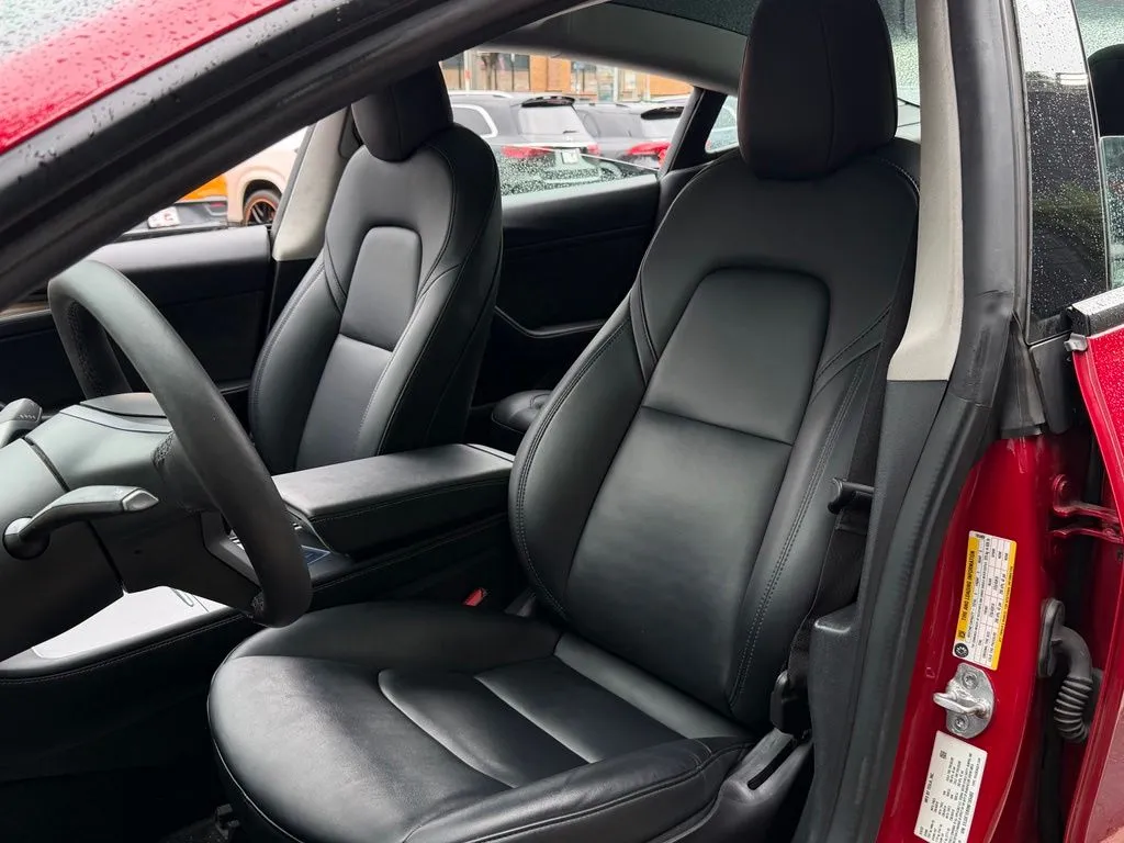 Tesla Model 3 photo 26