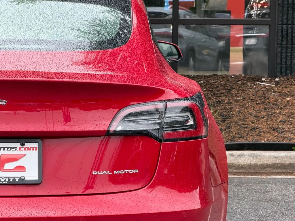 Tesla Model 3 photo 16