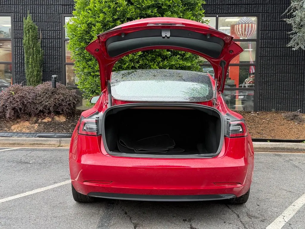 Tesla Model 3 photo 17
