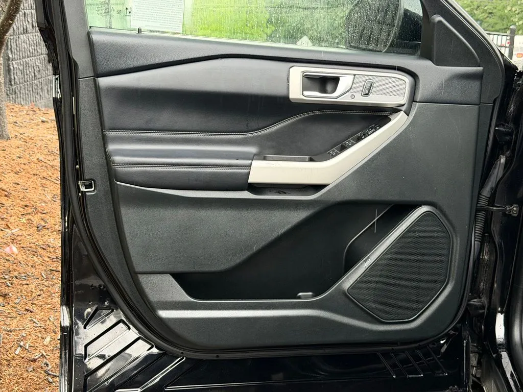 Ford Explorer photo 27