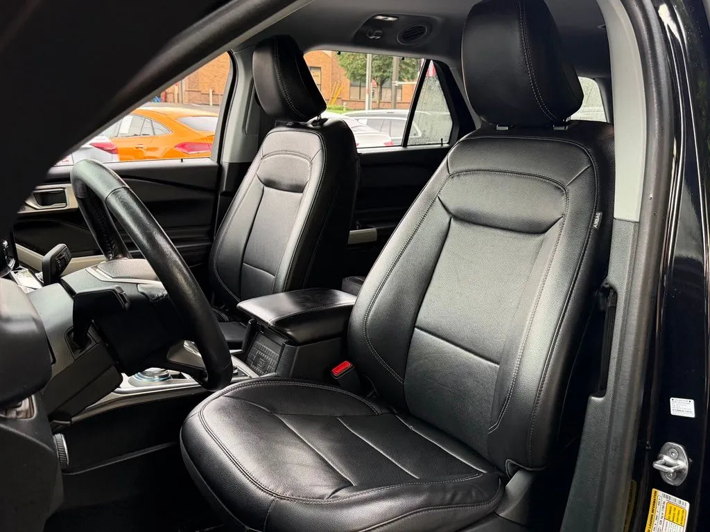 Ford Explorer photo 26