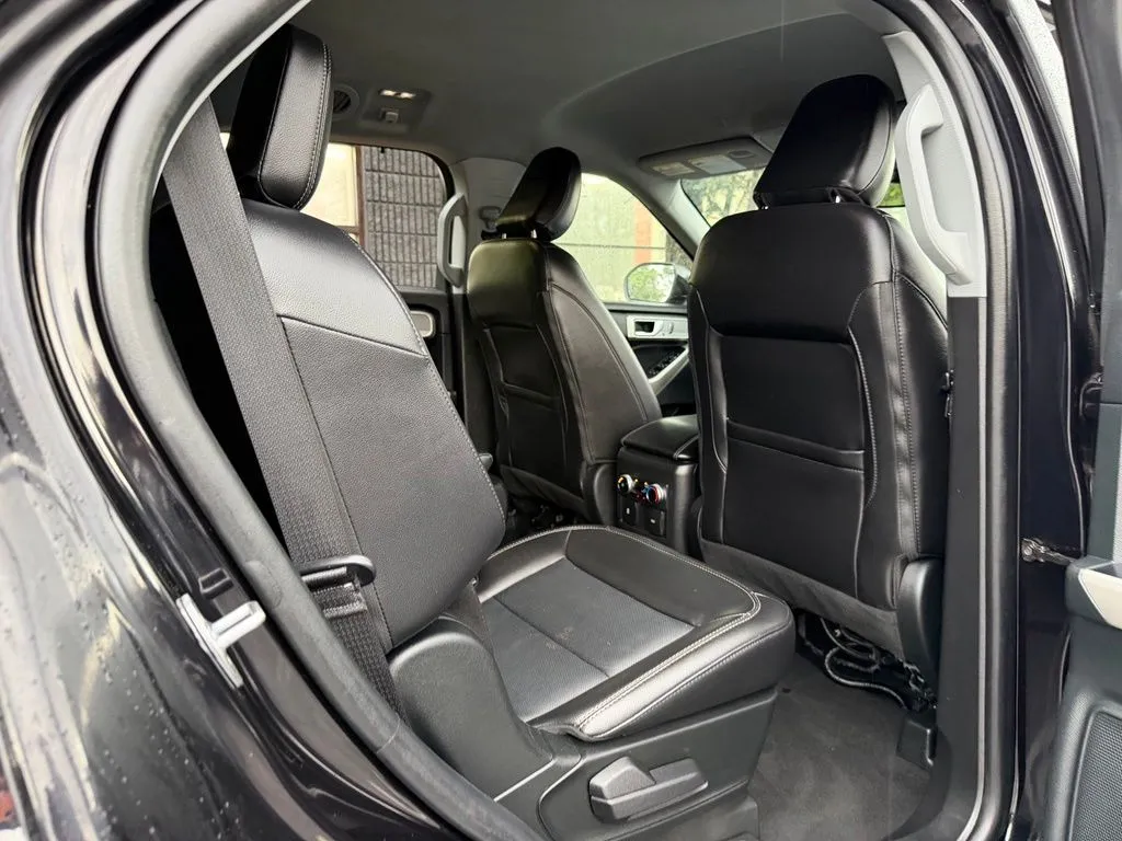 Ford Explorer photo 39