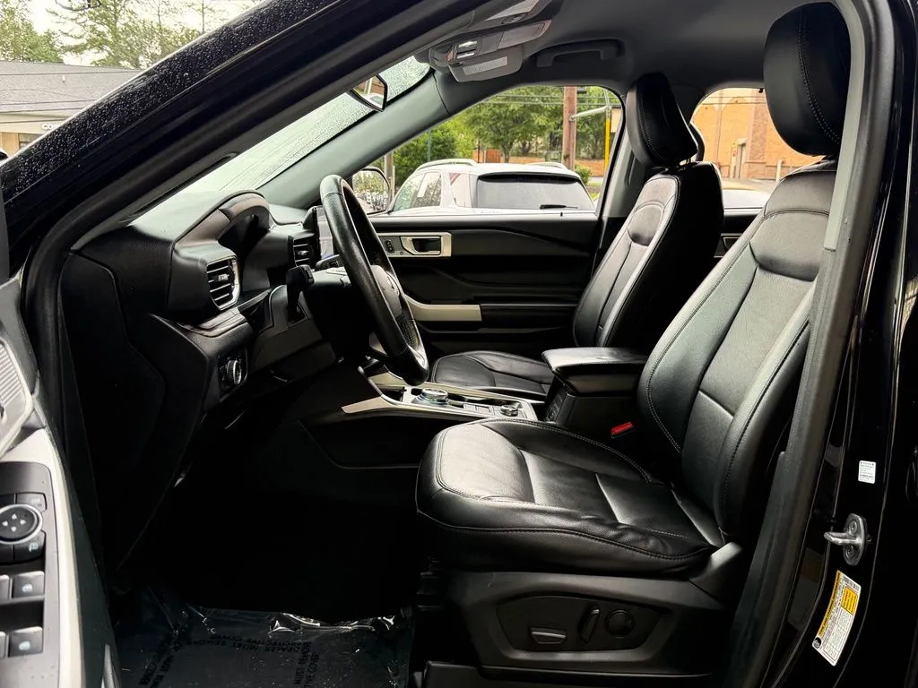 Ford Explorer photo 25