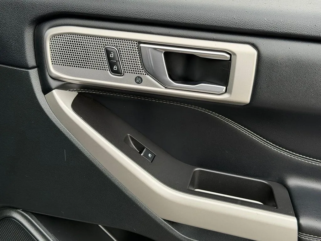 Ford Explorer photo 38