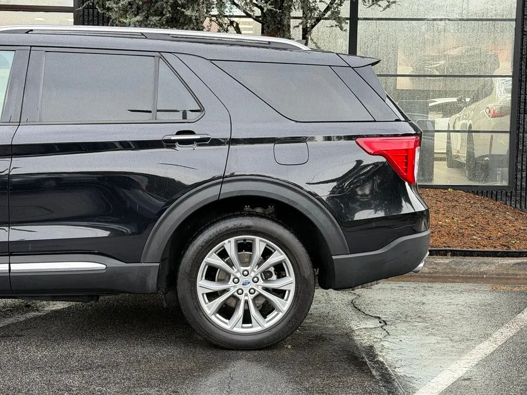 Ford Explorer photo 11