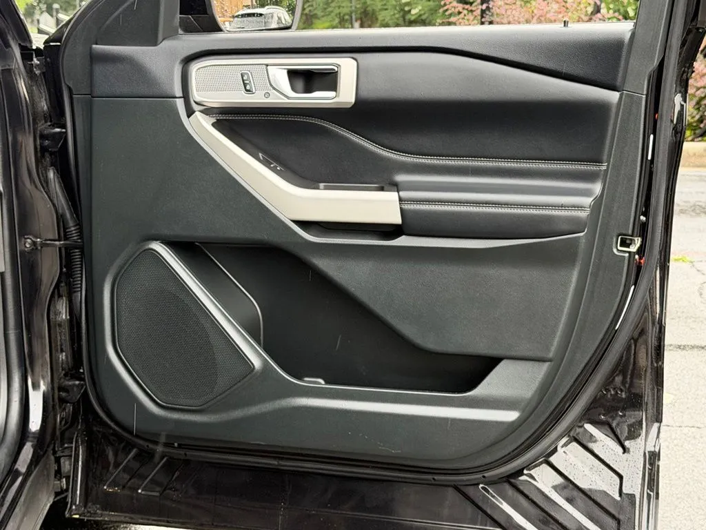 Ford Explorer photo 37