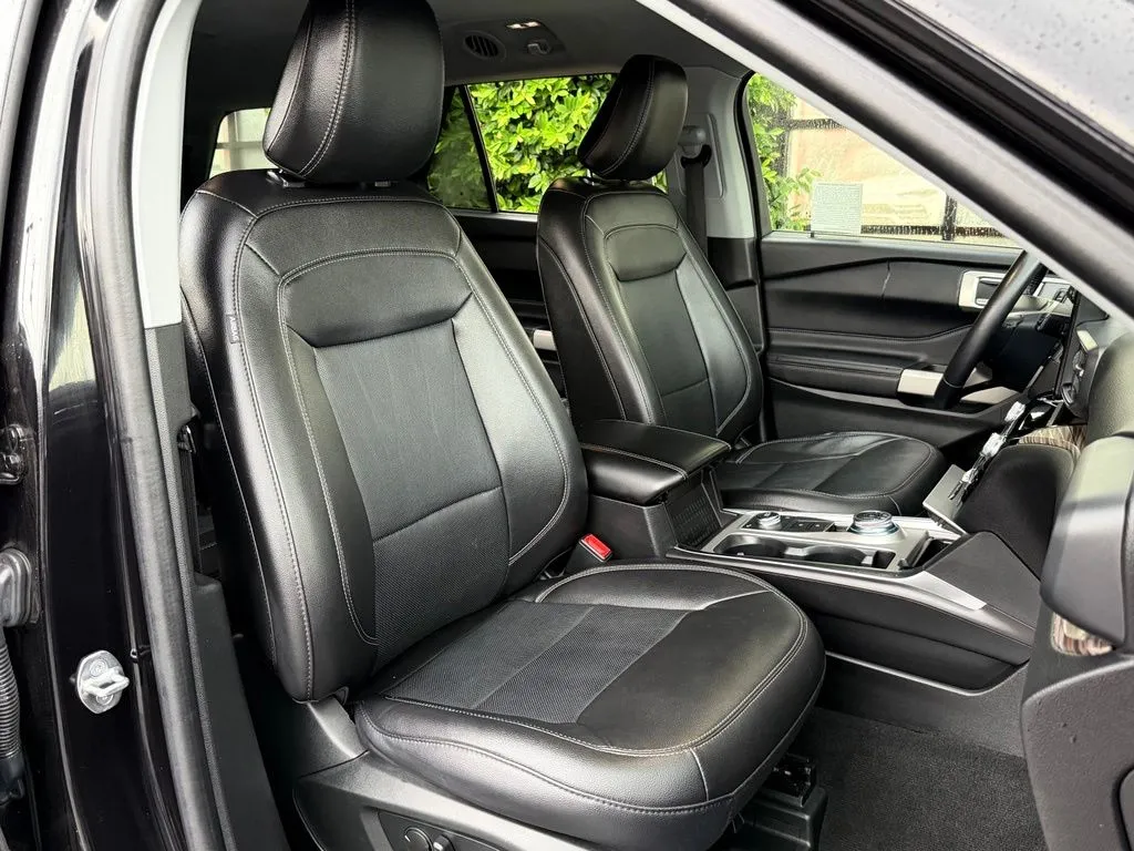 Ford Explorer photo 36