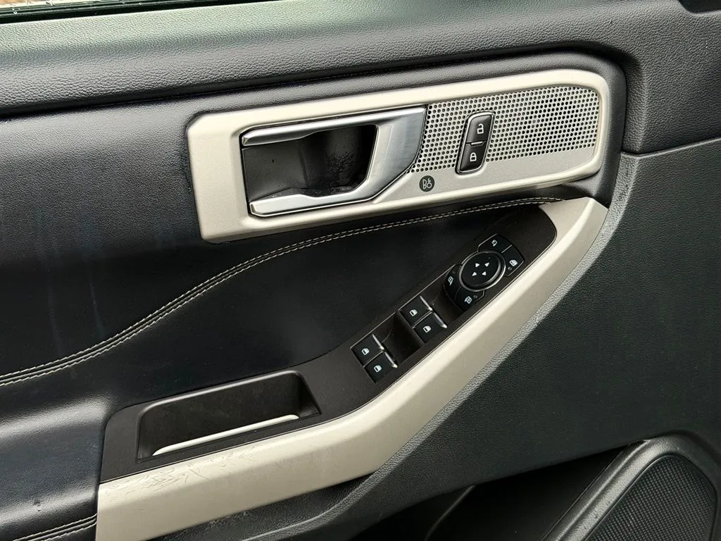 Ford Explorer photo 28