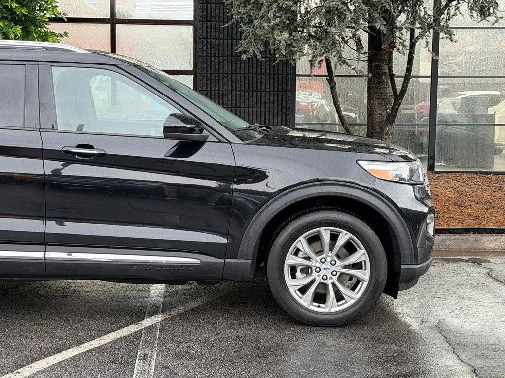 Ford Explorer photo 23