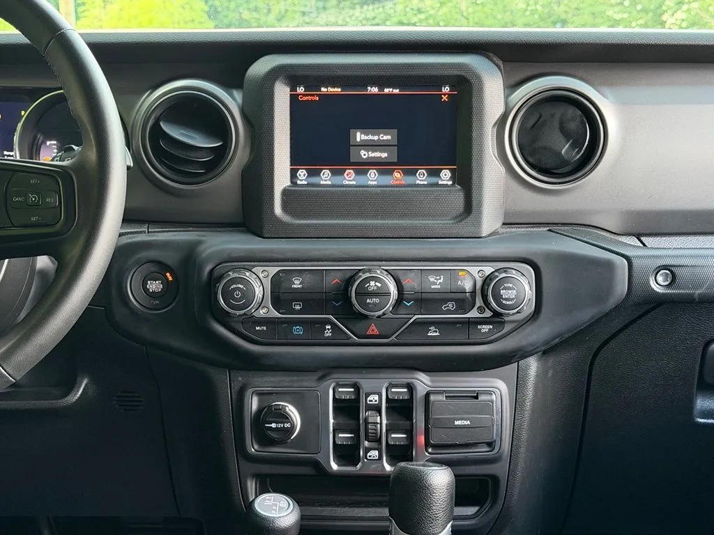 Jeep Wrangler photo 49