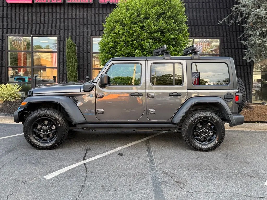 Jeep Wrangler photo 9
