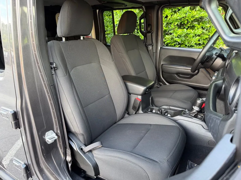 Jeep Wrangler photo 37