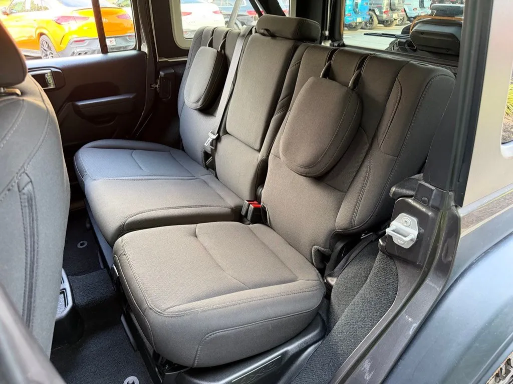 Jeep Wrangler photo 34