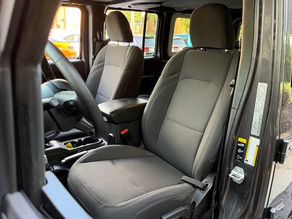 Jeep Wrangler photo 28