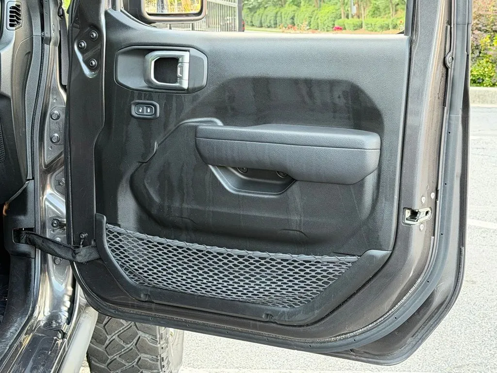Jeep Wrangler photo 38