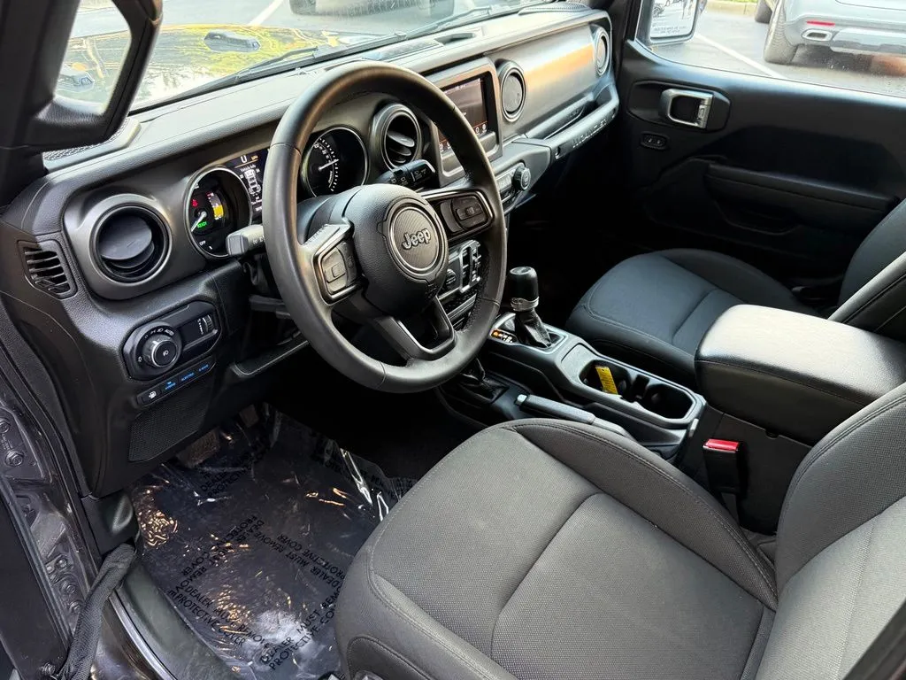 Jeep Wrangler photo 26