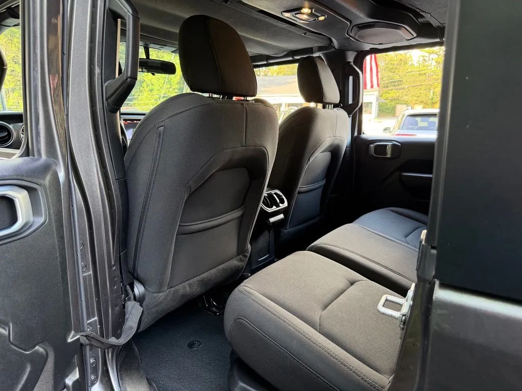 Jeep Wrangler photo 33