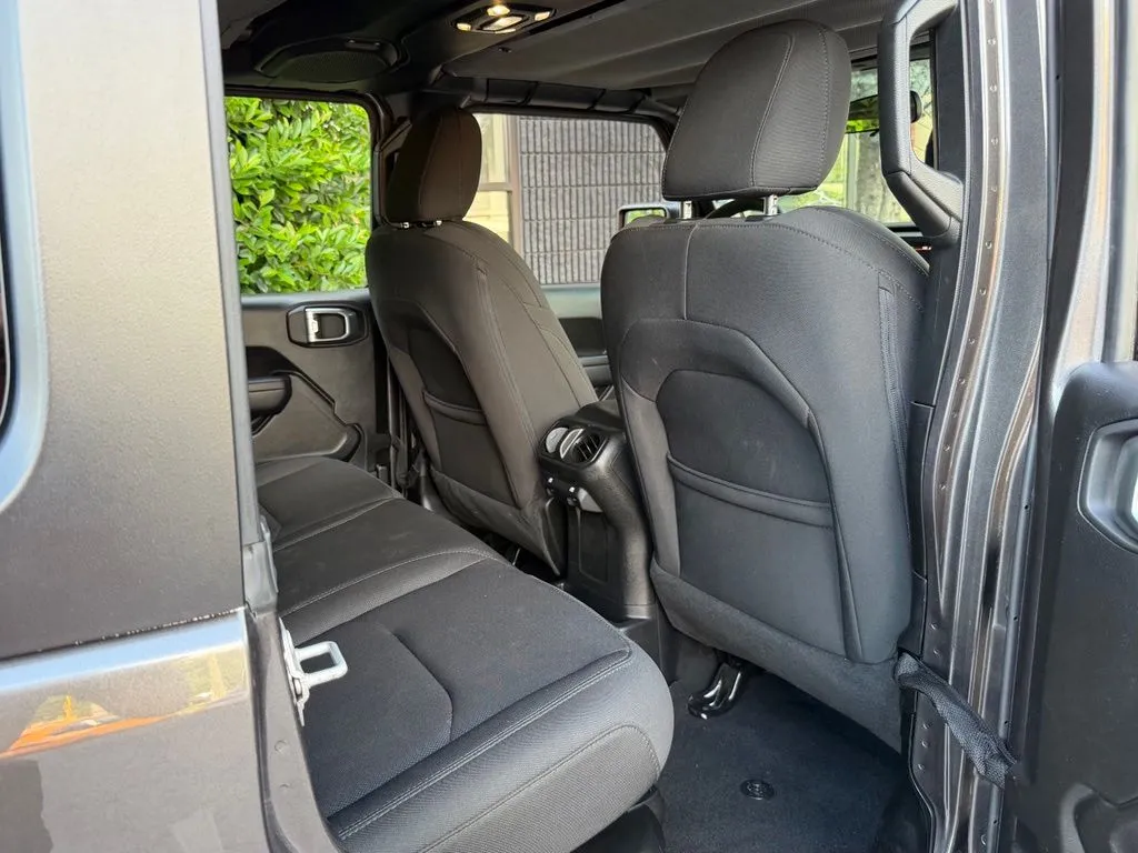 Jeep Wrangler photo 40