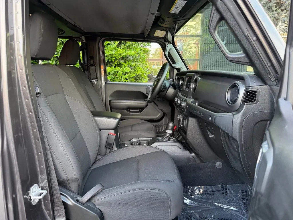 Jeep Wrangler photo 36