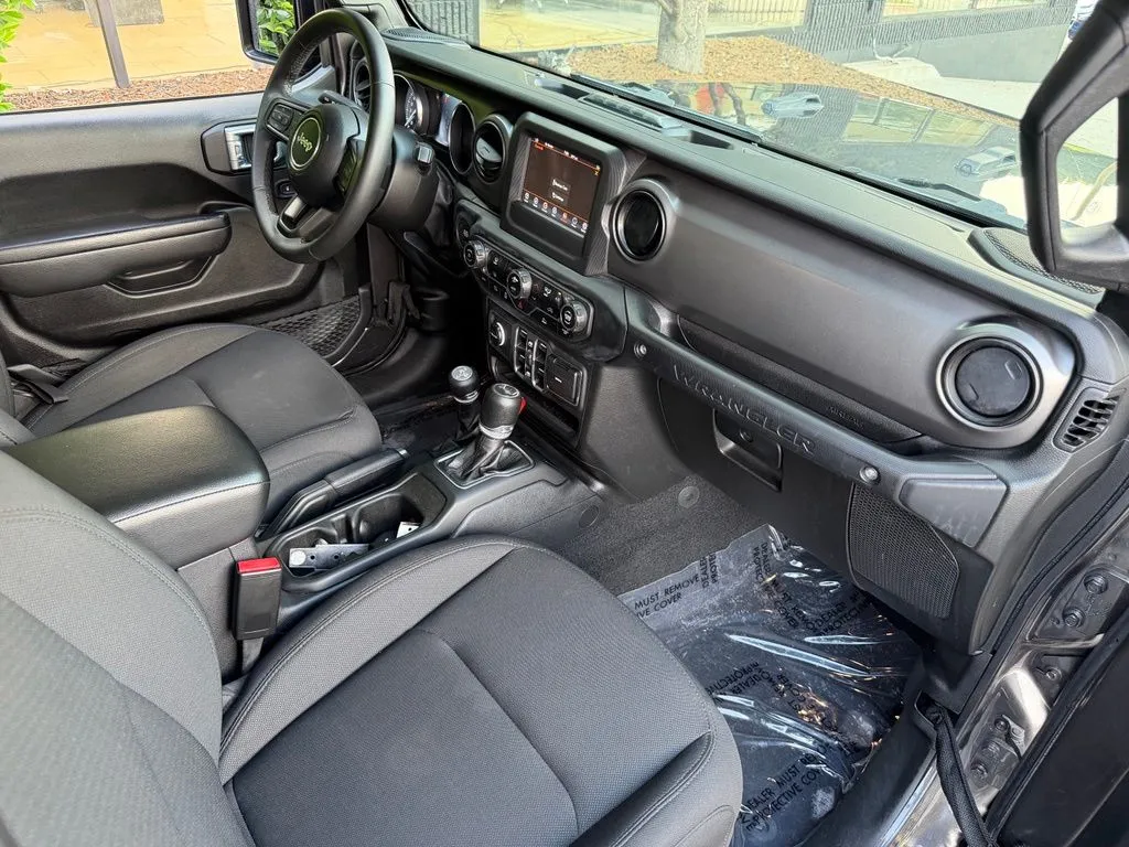 Jeep Wrangler photo 35