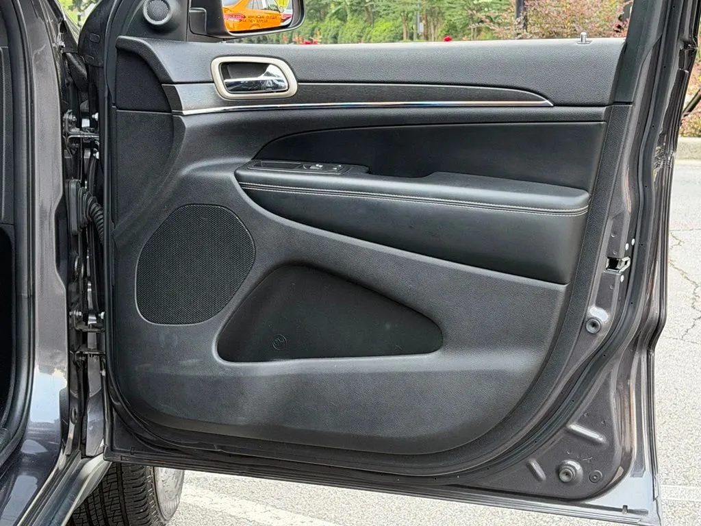 Jeep Grand Cherokee photo 36