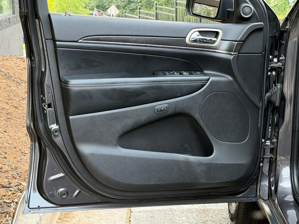 Jeep Grand Cherokee photo 28