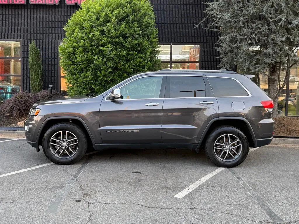 Jeep Grand Cherokee photo 9
