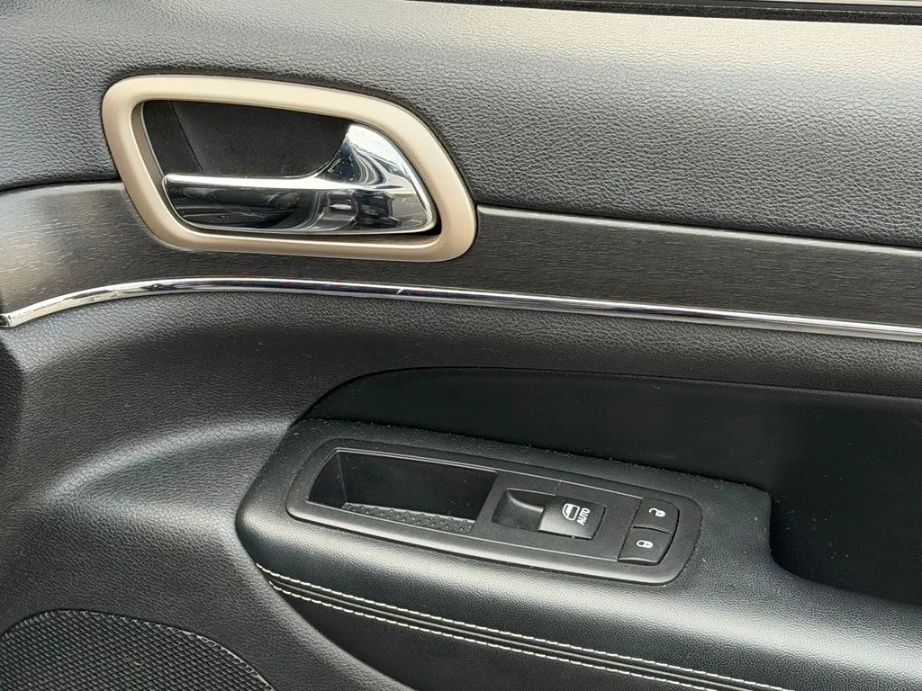 Jeep Grand Cherokee photo 37
