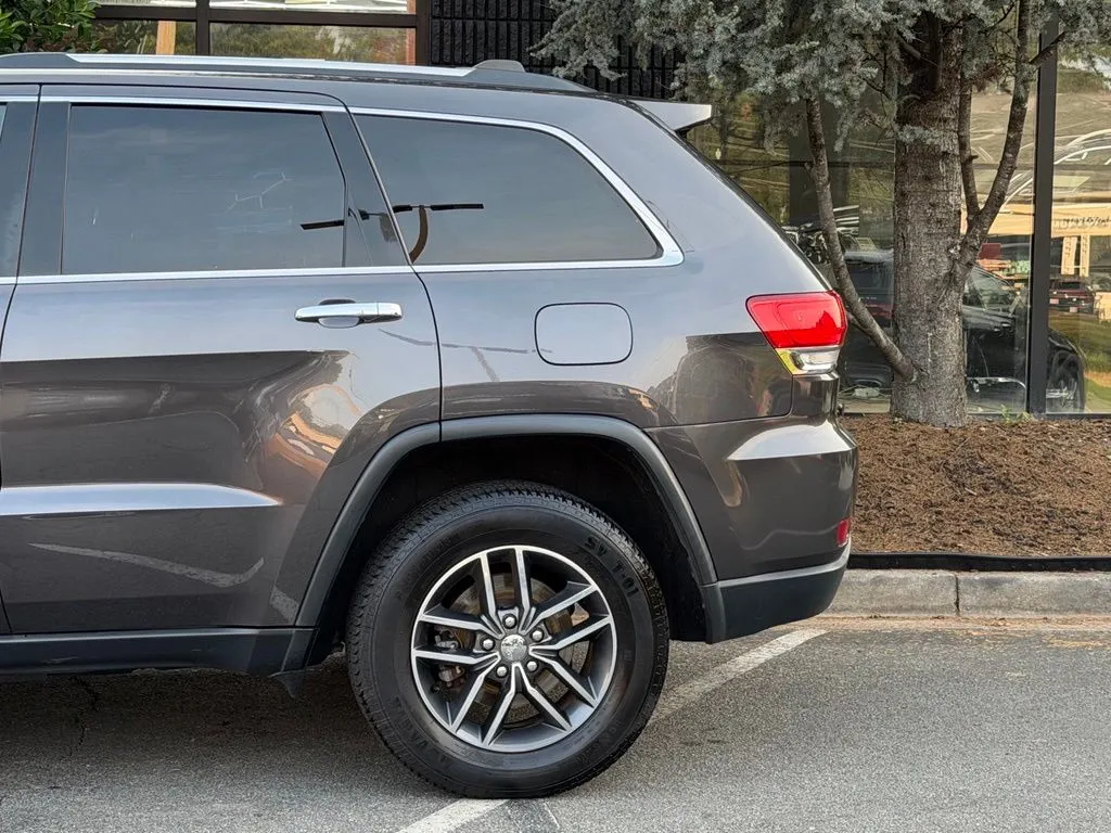 Jeep Grand Cherokee photo 11