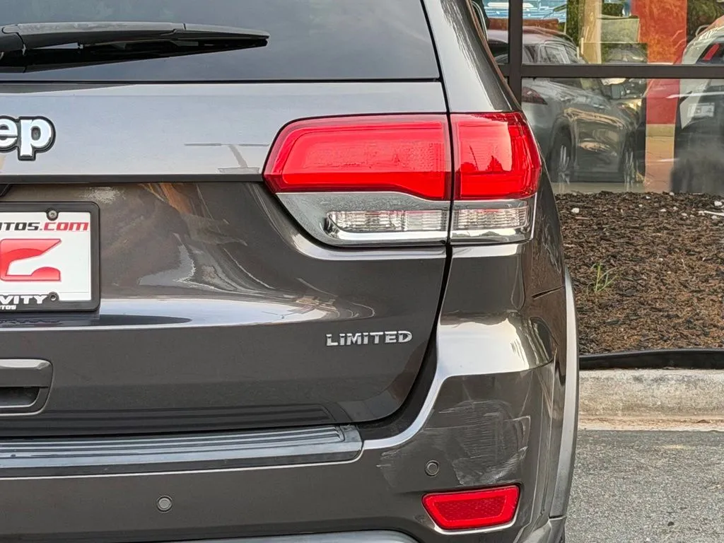 Jeep Grand Cherokee photo 16
