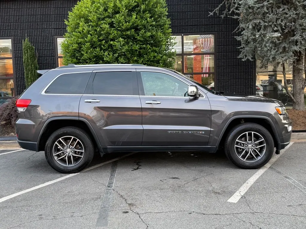 Jeep Grand Cherokee photo 21